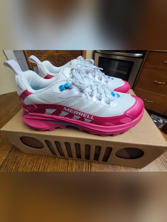 Merrell Shoes - Limited Edition Merrell Jeep Women's Shoes Size 8 NIB